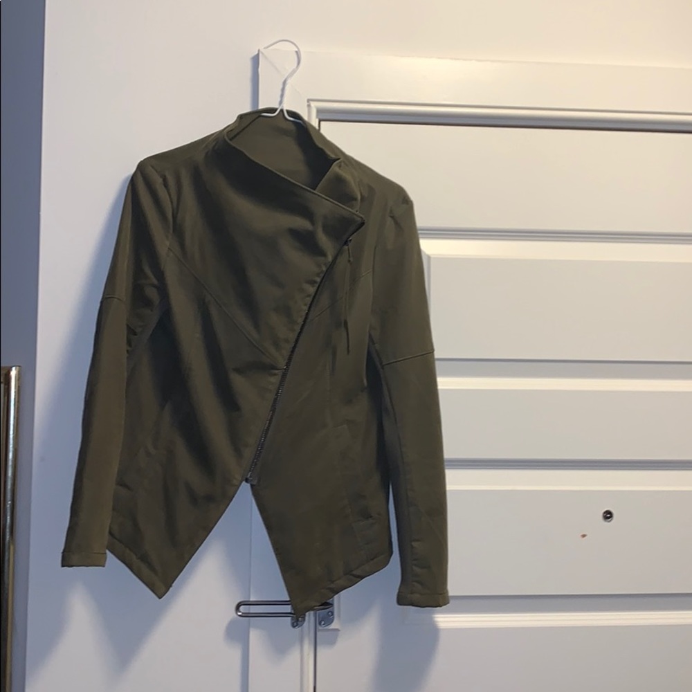Zippered structured jacket
